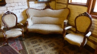 Louis-Philippe-Sofa und zwei Sesel